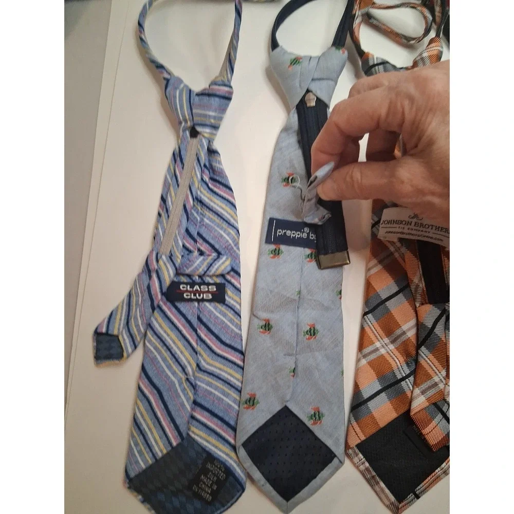 Lot of 6 Boys Zipper Pre-Tied Neckties & 2 Bow Ties Assorted Brands Colors